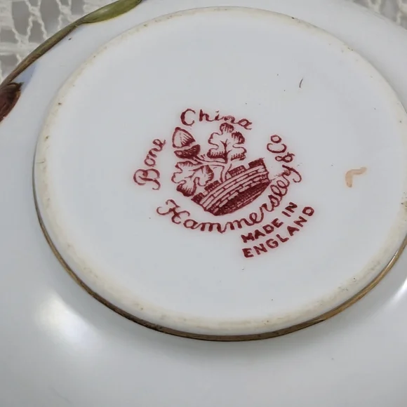 Vintage Hammersley Fruit Motif Porcelain Teacup & Saucer - Gold Trim - Picture 7 of 7